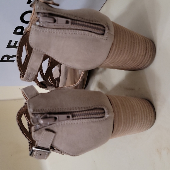EUC Report Paula Women's Sandals Block Heel Taupe Size 8 - Picture 12 of 13